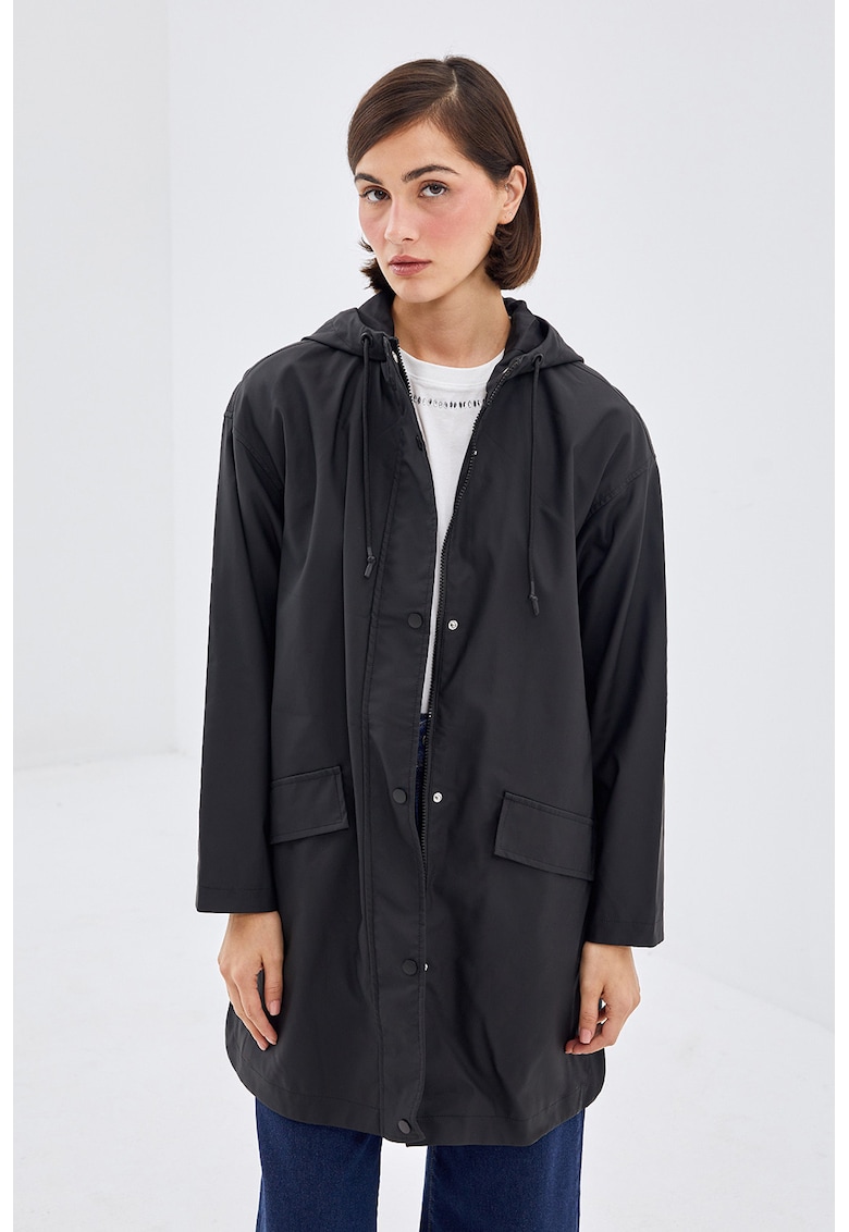 Jacheta lejera cu gluga