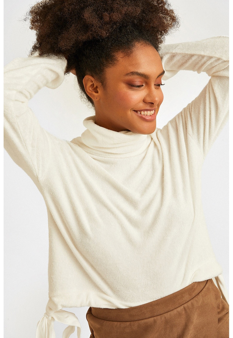 Pulover lejer cu guler inalt si snur de ajustare in talie