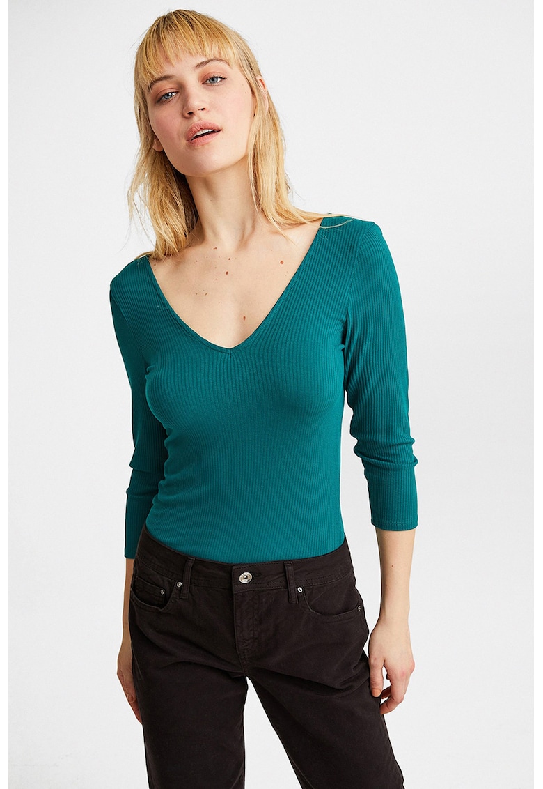 Bluza striata tricotata cu decolteu in V