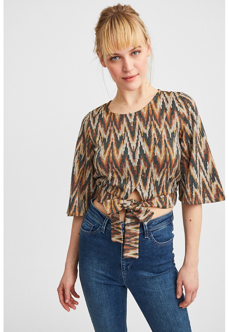 Bluza crop cu prindere la terminatie