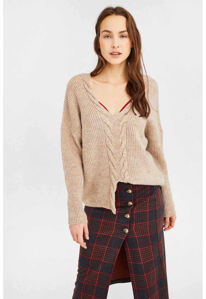 Pulover lejer cu decolteu in V si slit frontal