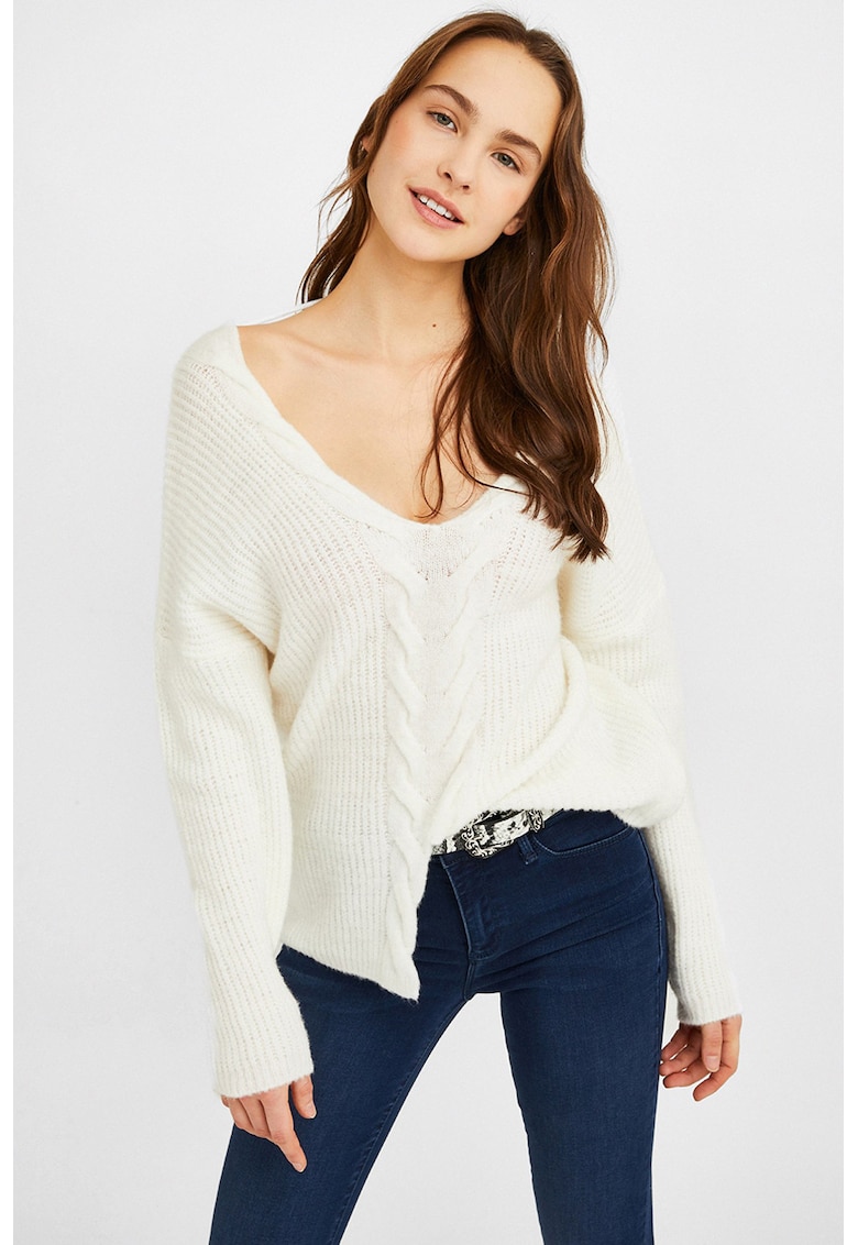 Pulover lejer cu decolteu in V si slit frontal