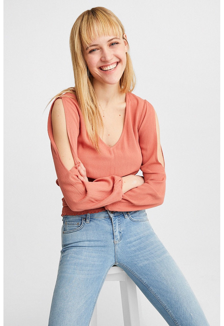 Bluza cu decolteu in V si decupaje pe brate