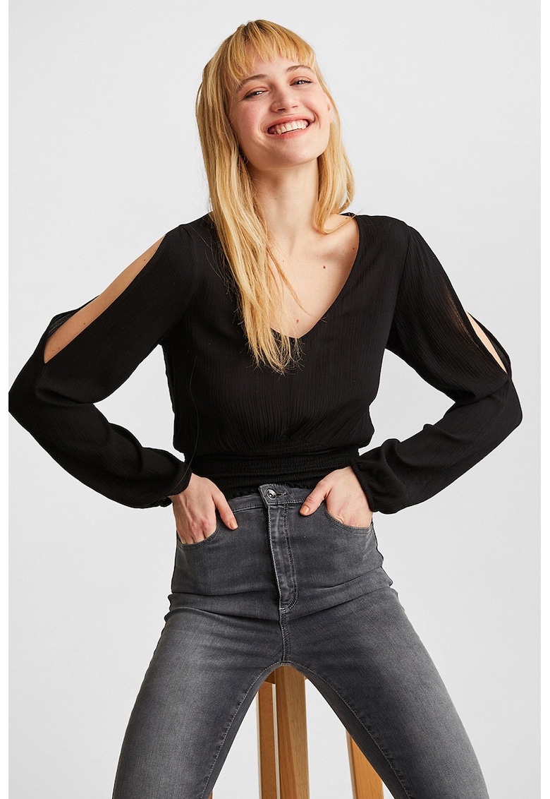 Bluza cu decolteu in V si decupaje pe brate