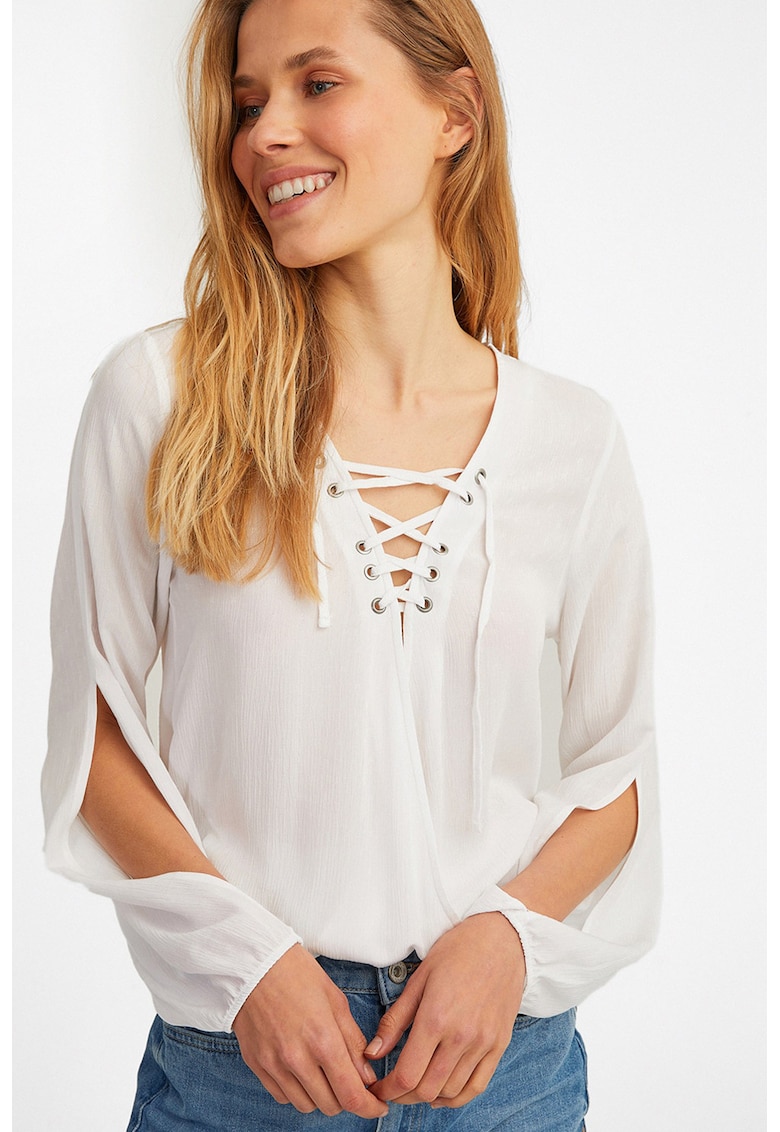 Bluza cu decupaje pe maneci