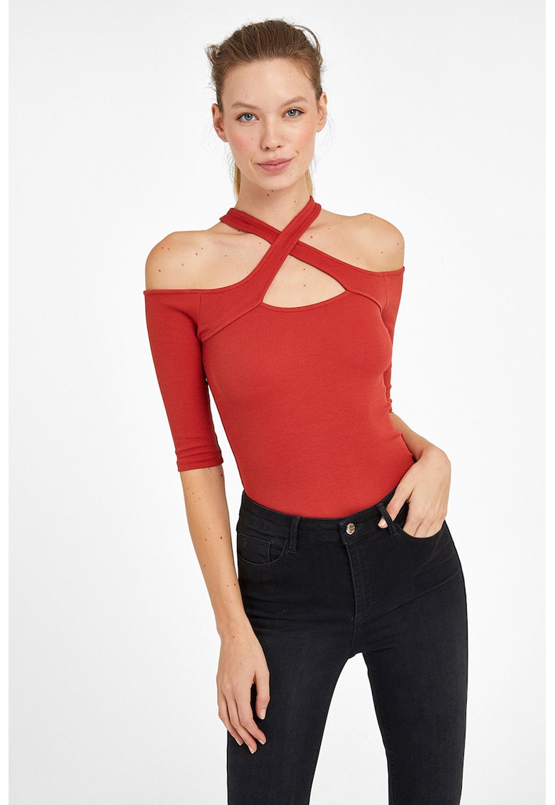 Bluza cu decupaje pe umeri si model uni