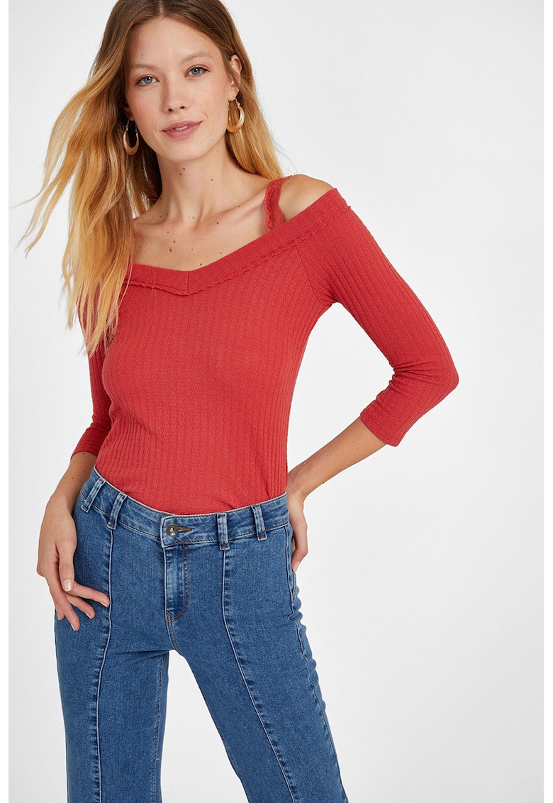 Pulover slim fit cu decolteu pe umeri si maneci 3/4