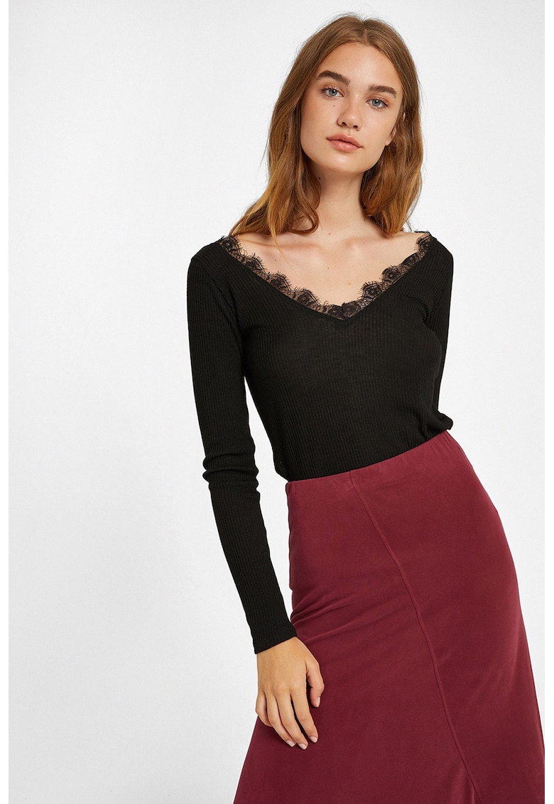 Bluza striata cu insertii din dantela