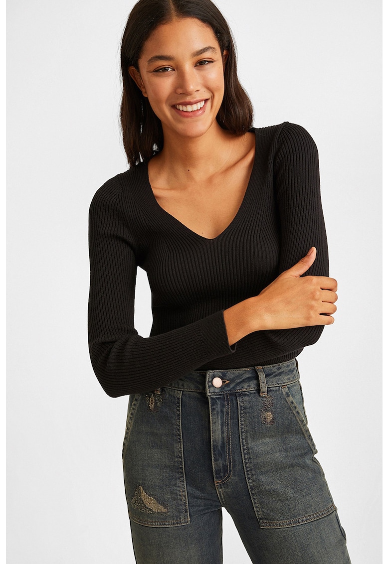 Pulover tricotat din amestec de modal cu decolteu in V