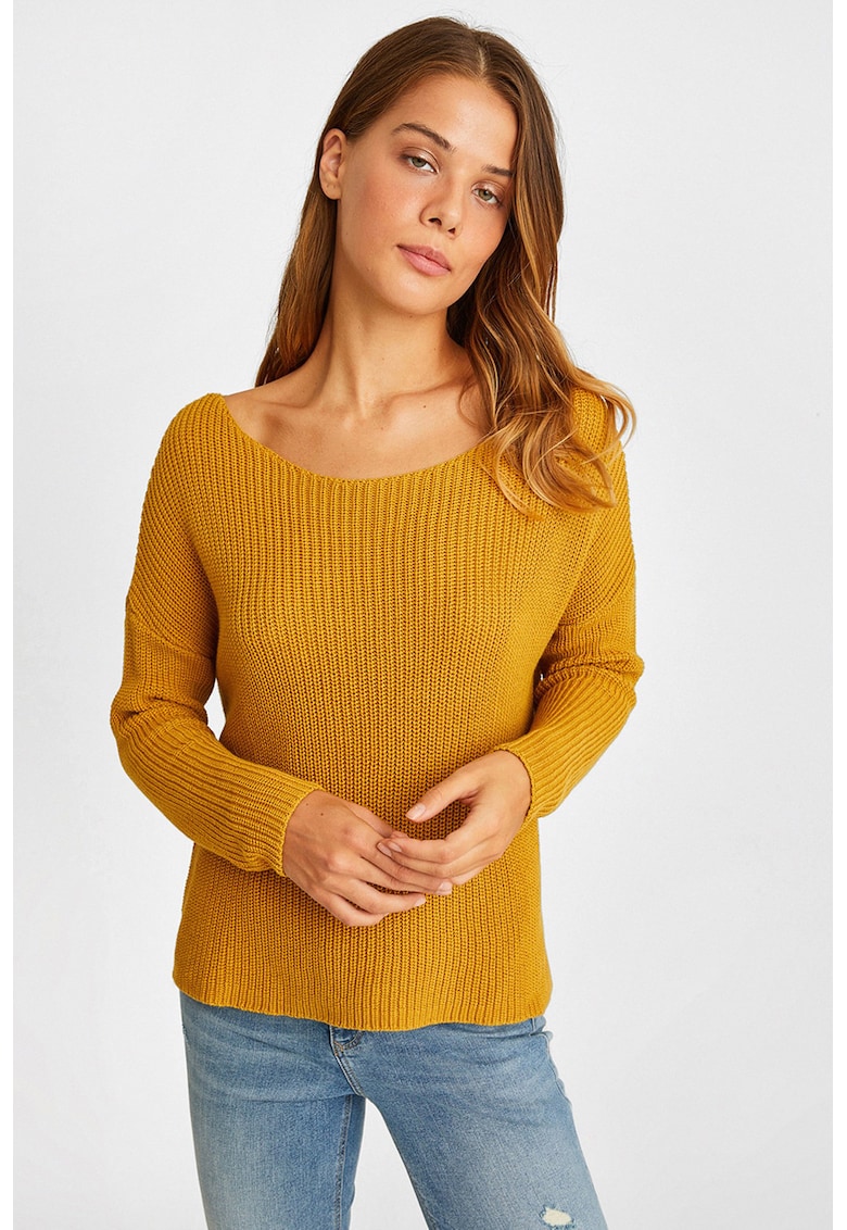 Pulover cu decolteu barcuta