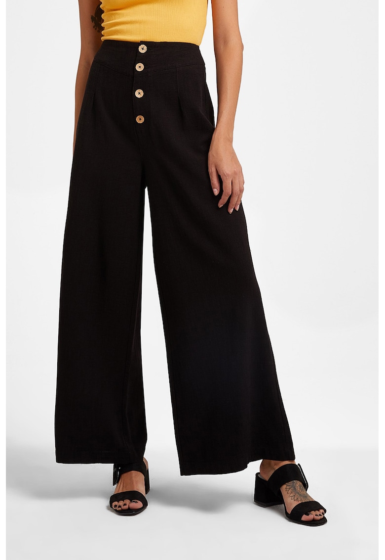 Pantaloni crop evazati cu nasturi