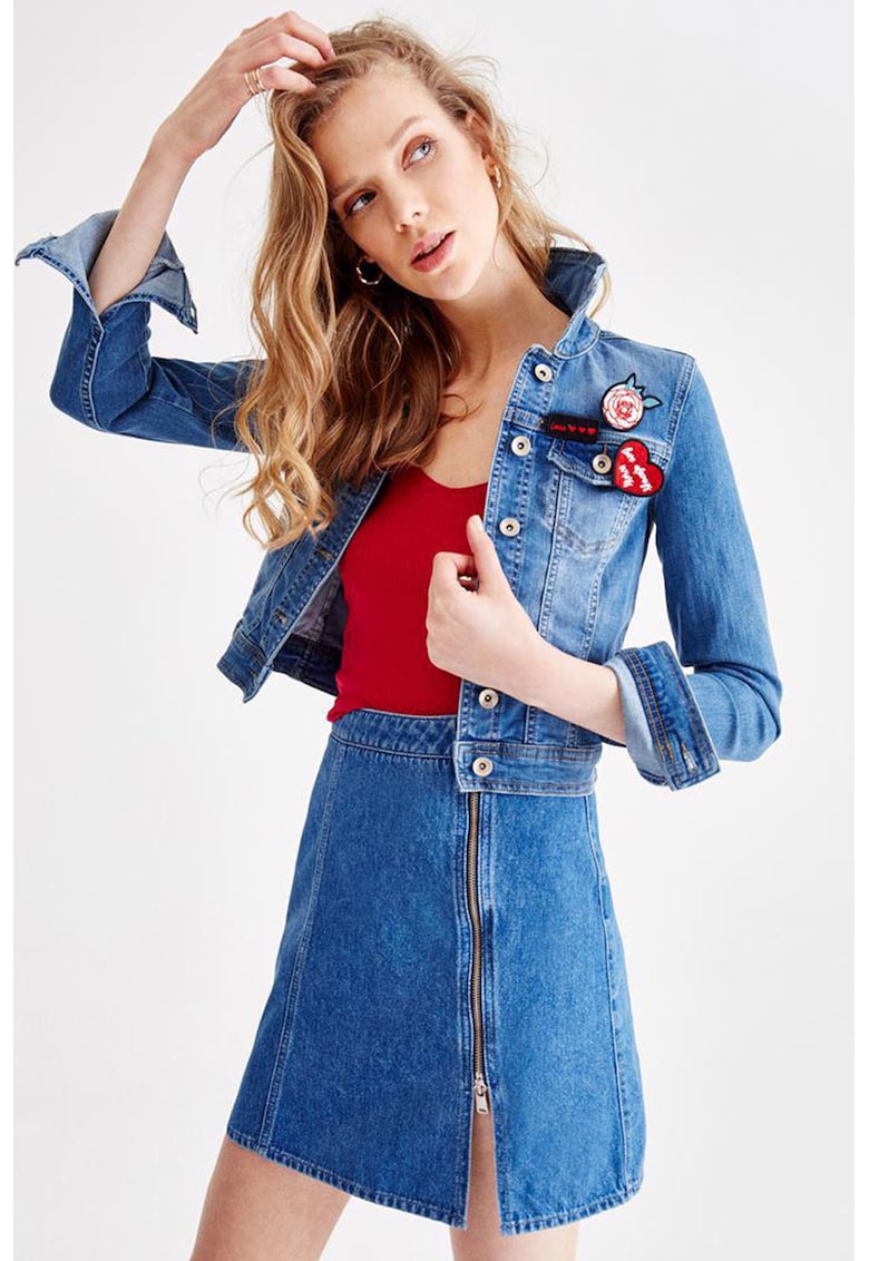 JAcheta crop din denim cu aplicatii