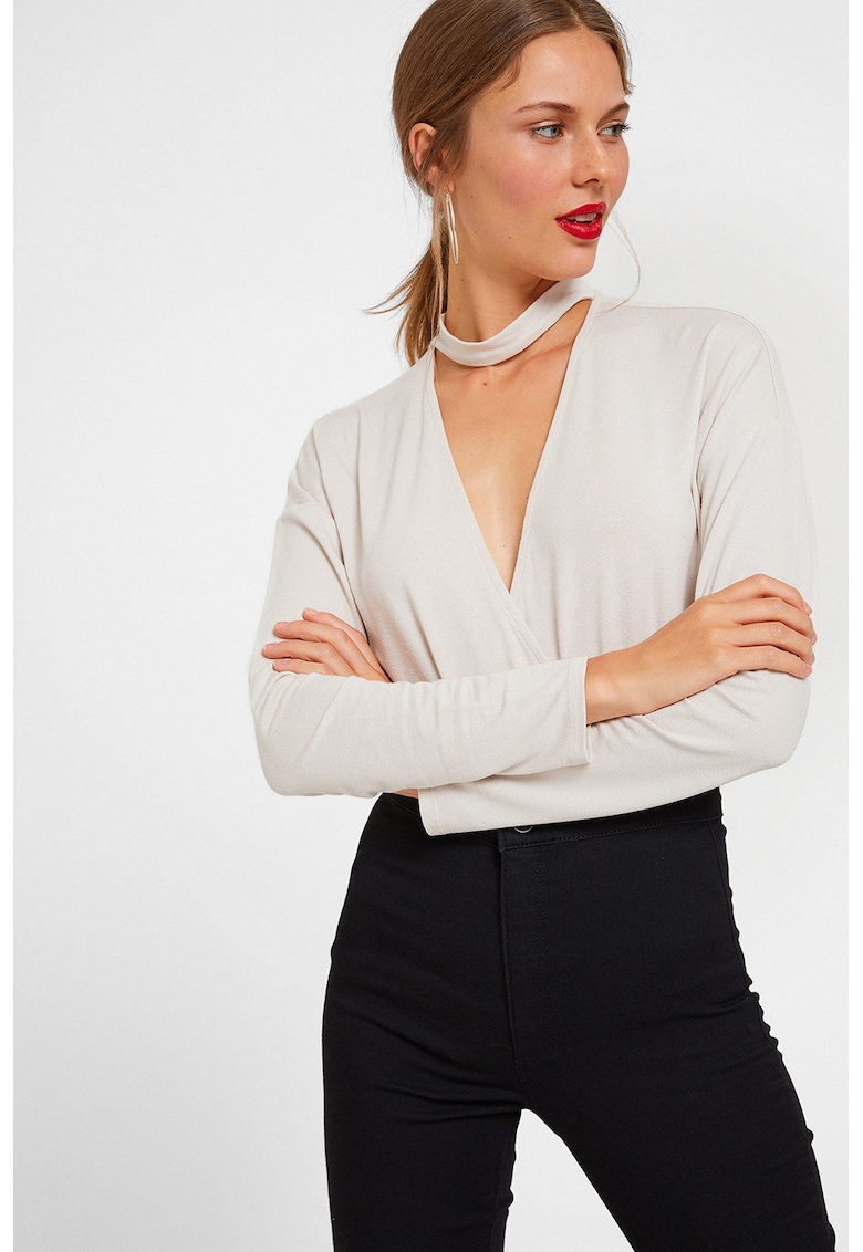 Bluza cu decolteu cache-coeur si decupaj