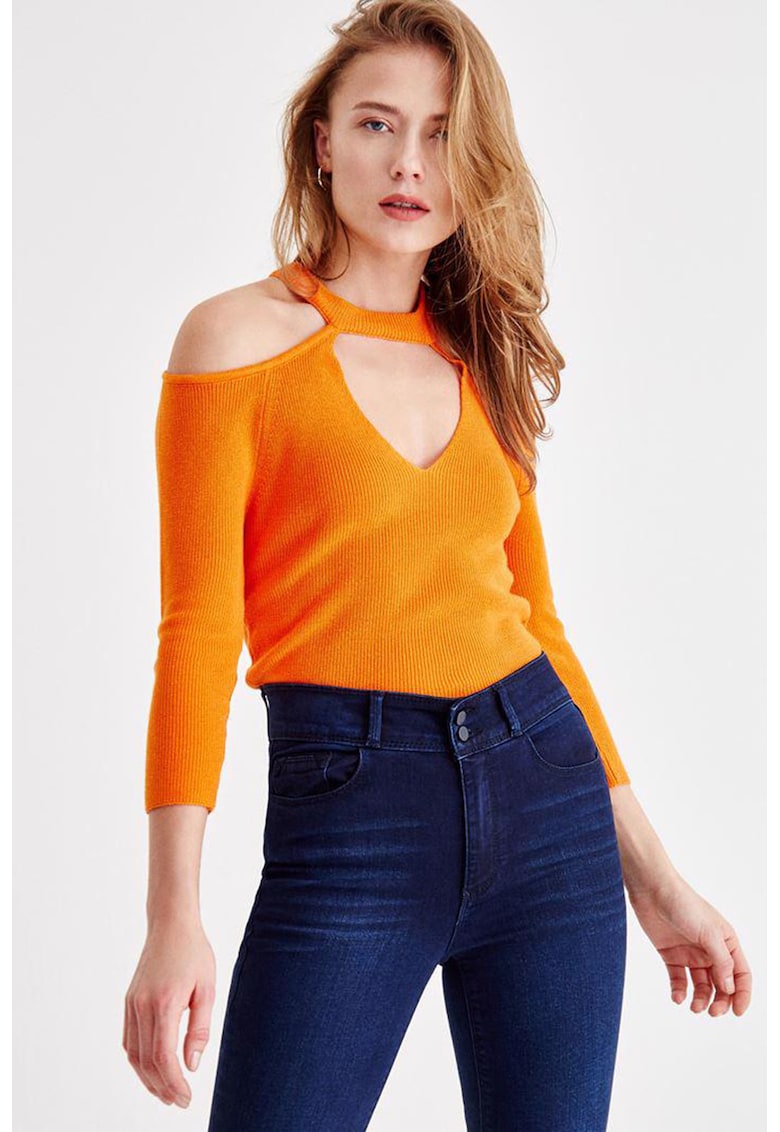 Pulover striat cu decupaje pe umeri