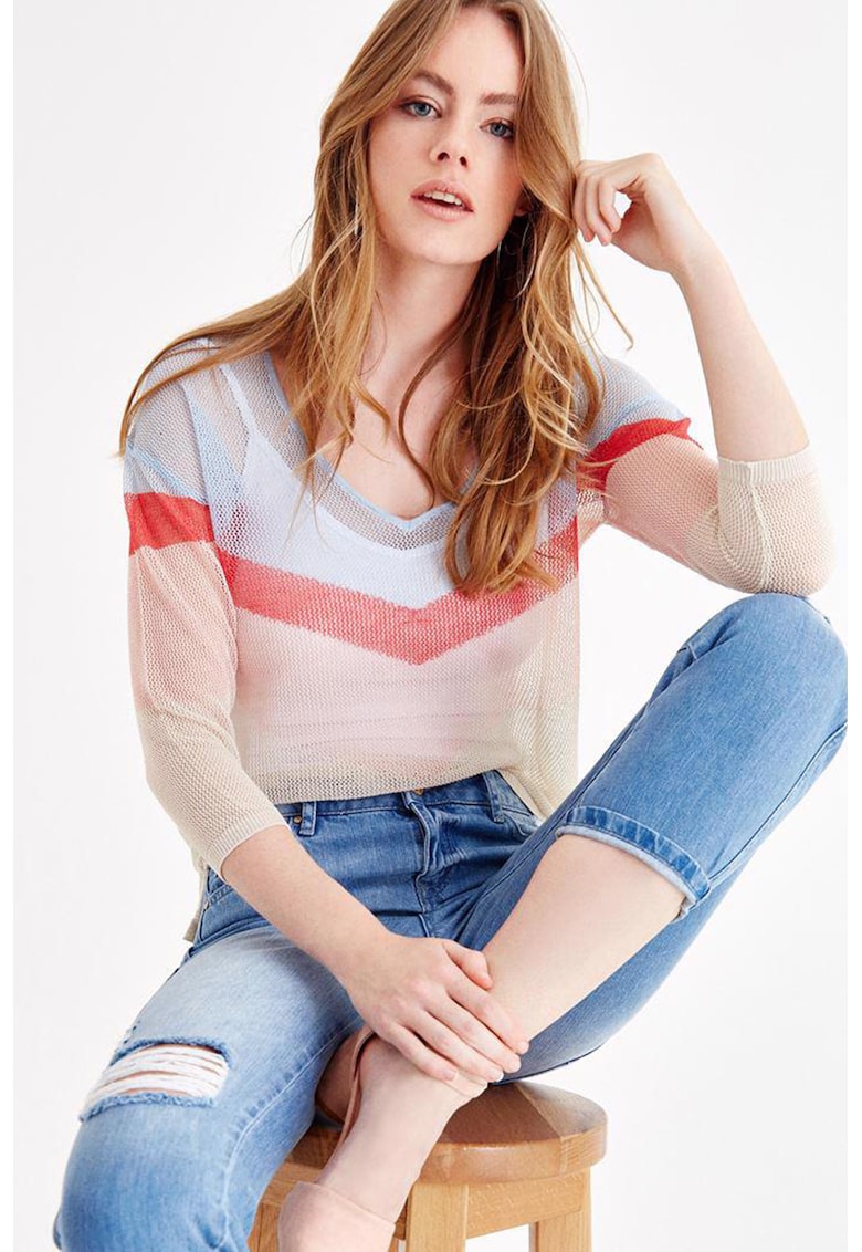 Pulover semitransparent cu decolteu in V si maneci 3/4