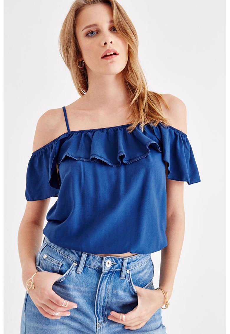 Bluza cu decupaj pe umar si volane