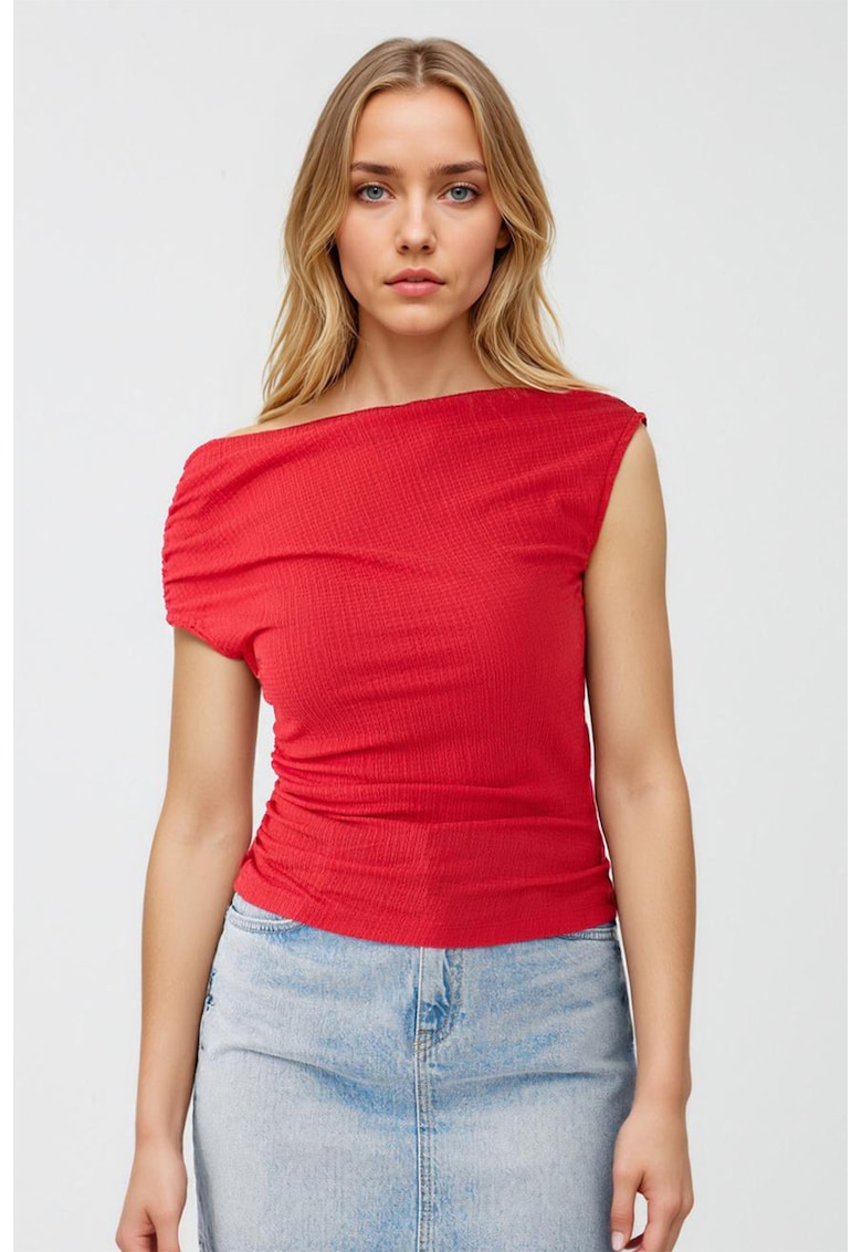 Bluza cu decolteu pe umeri