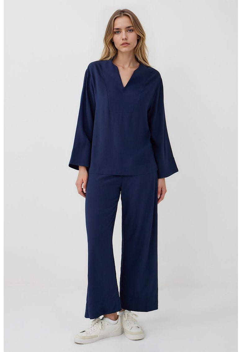 Pantaloni crop cu croiala ampla