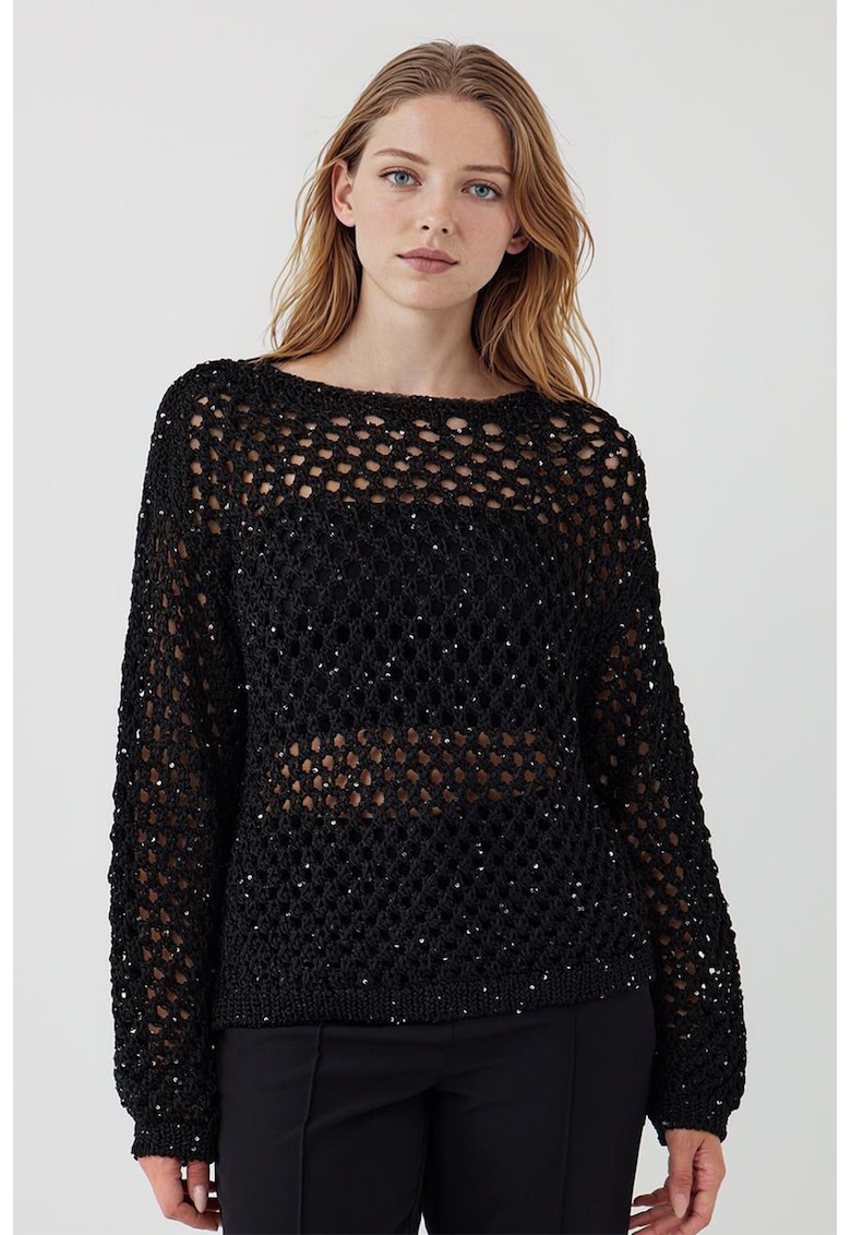 Pulover cu perforatii si decolteu barcuta