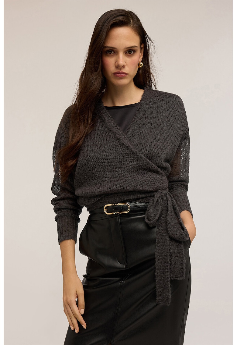 Pulover din amestec de mohair cu croiala petrecuta si cordon in talie