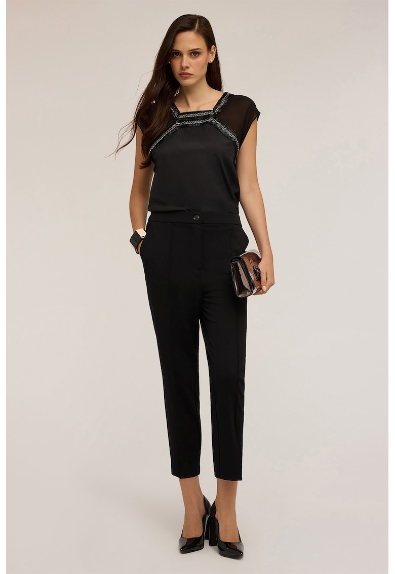 Pantaloni crop cu croiala conica si detalii cu pensa