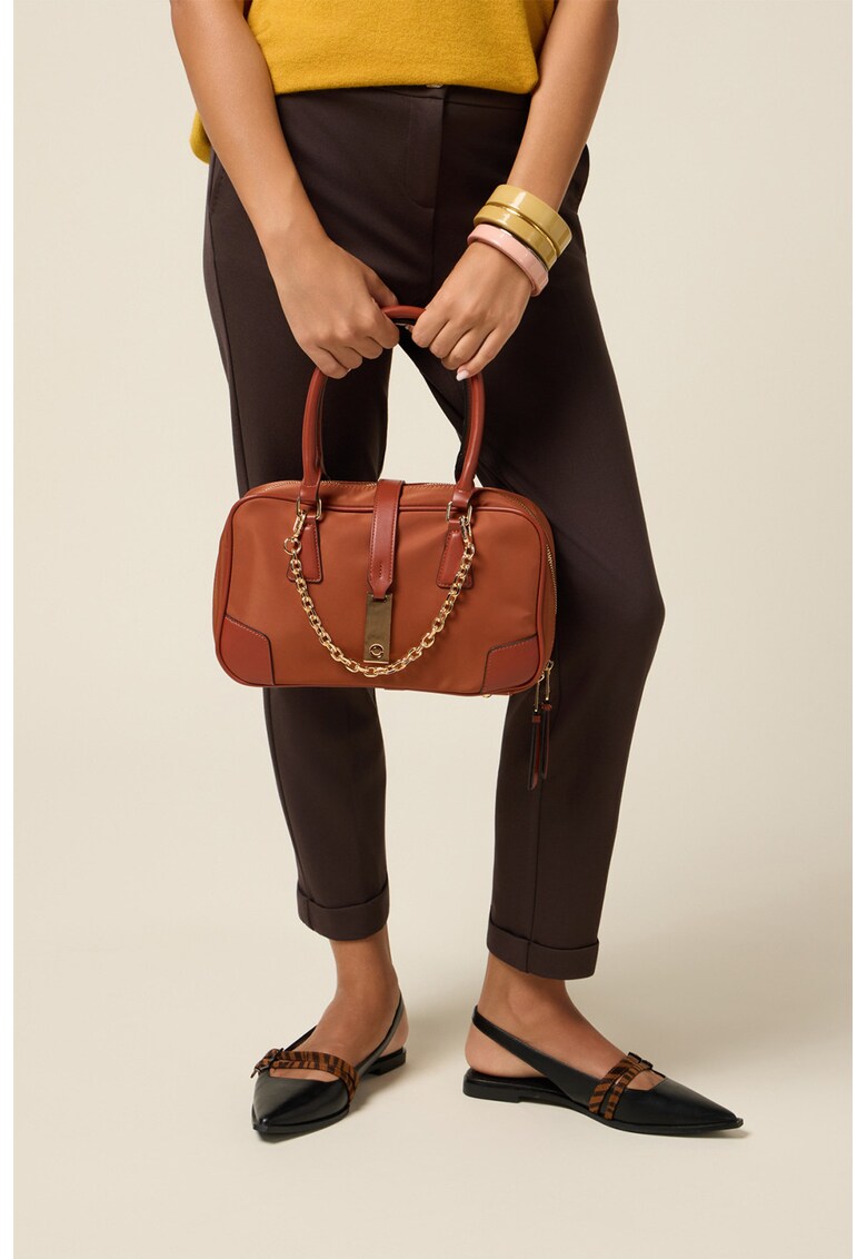 Geanta din piele ecologica cu maner si accesoriu din lant - Maro scortisoara