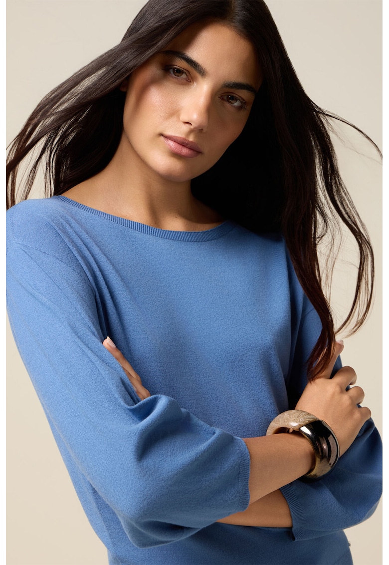 Pulover cu model uni si decolteu rotund