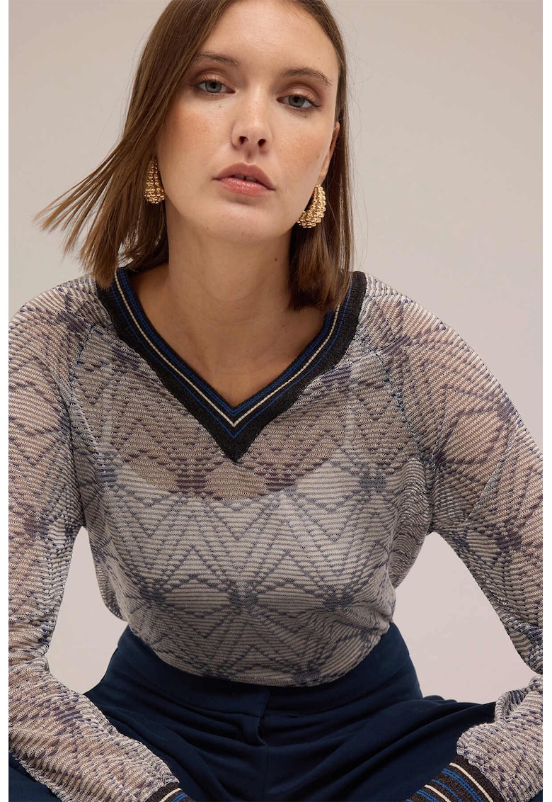 Pulover tricotat cu decolteu in V