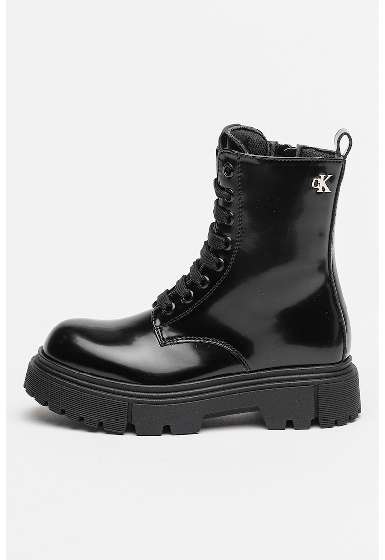 Bocanci cu aspect lacuit