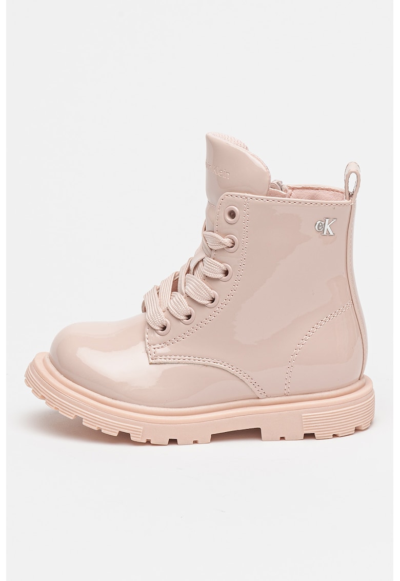 Bocanci cu aspect lacuit