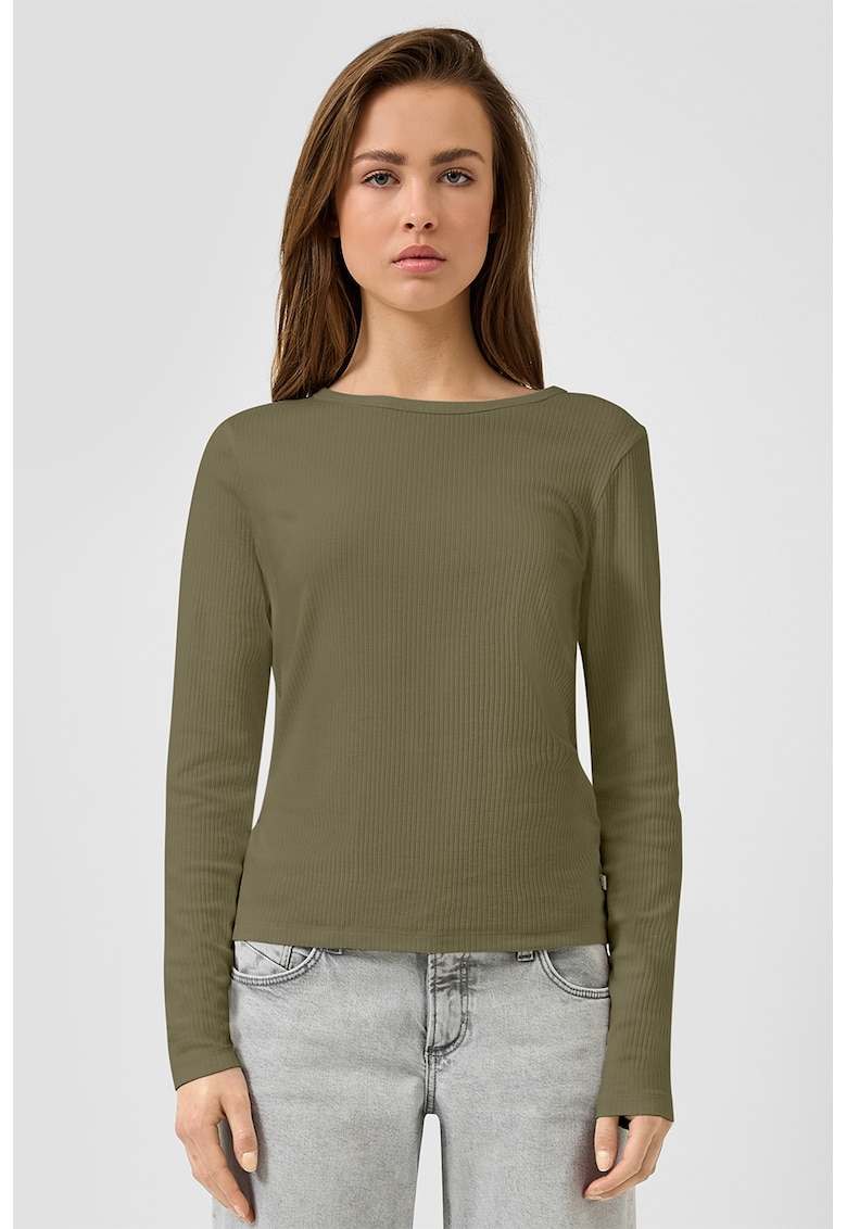 Bluza striata cu decolteu la baza gatului