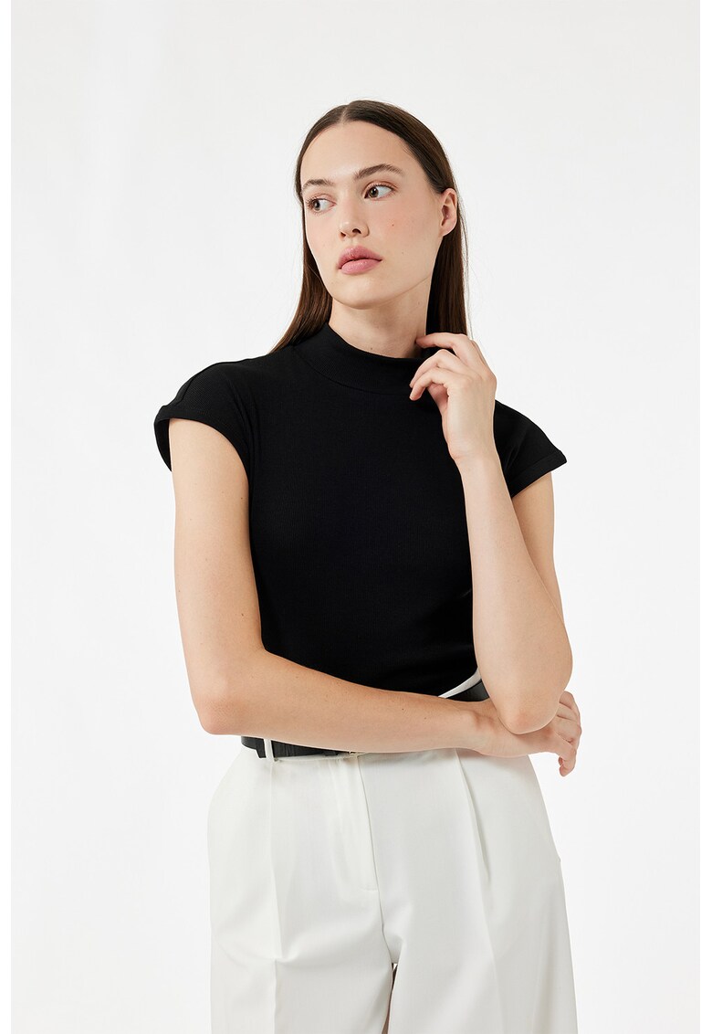 Tricou cu guler scurt