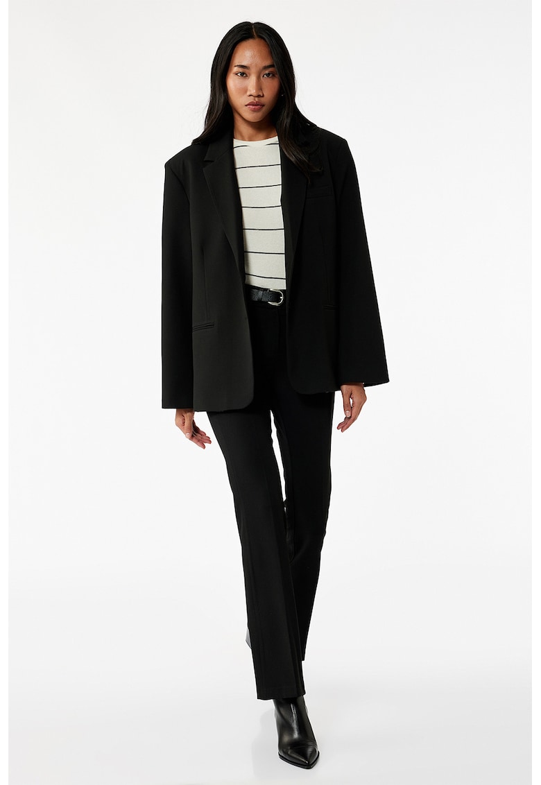 Pantaloni slim fit cu croiala bootcut