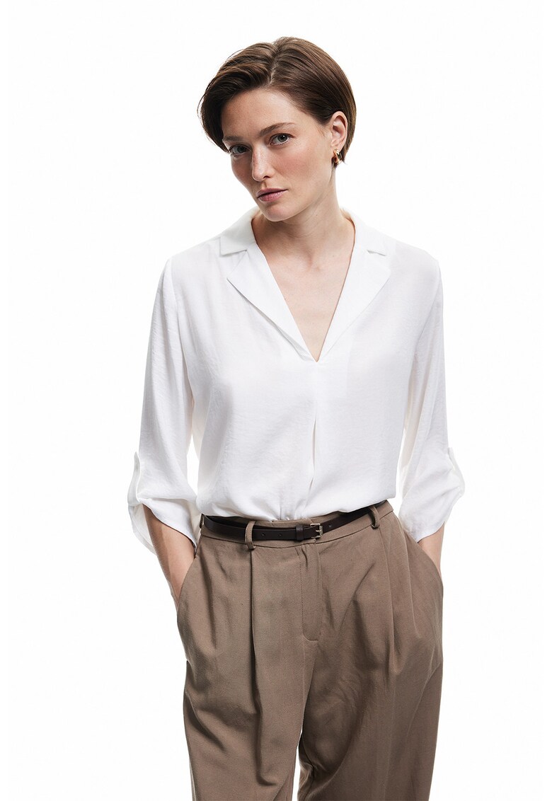 Bluza cu decolteu in V si aspect satinat