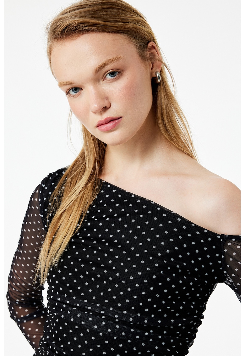 Bluza cu decolteu pe umeri si buline - Alb/Negru