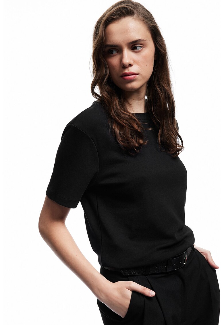 Tricou din bumbac cu decolteu la baza gatului - Negru