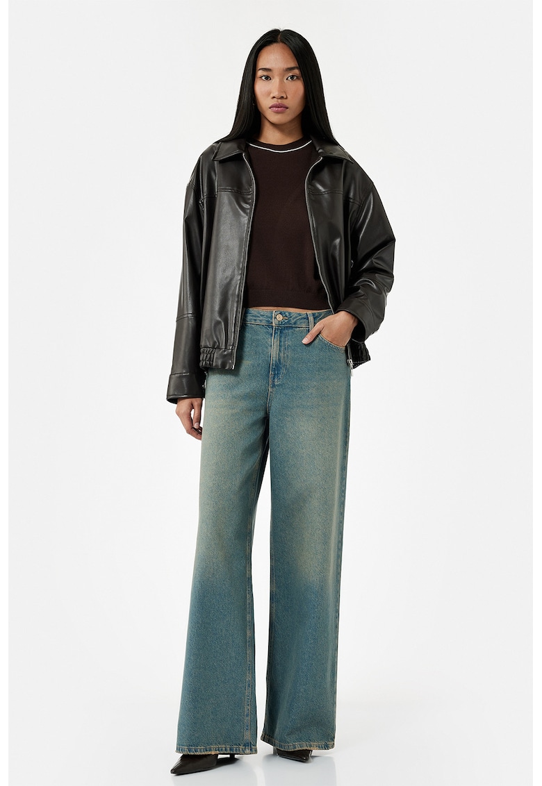 Blugi cu croiala ampla si talie joasa