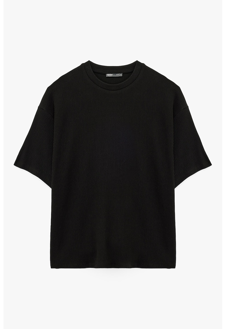 Tricou striat cu decolteu la baza gatului