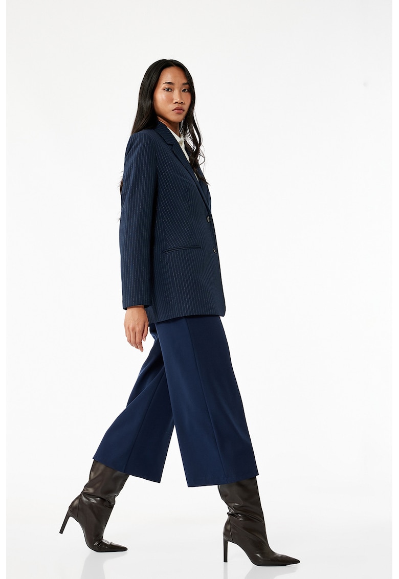 Pantaloni crop cu croiala ampla