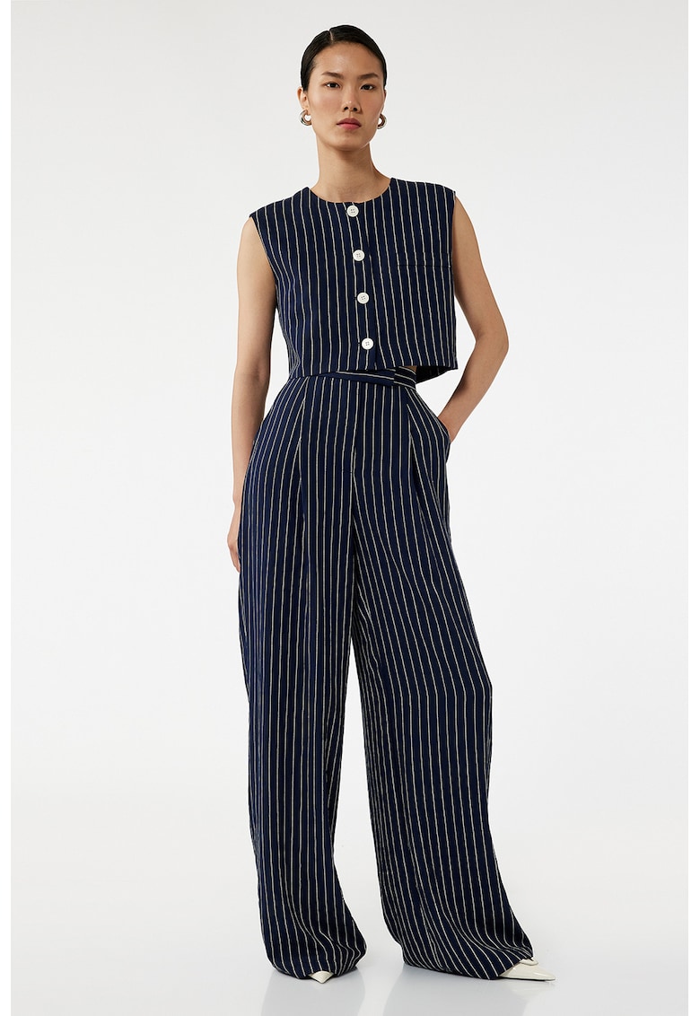 Pantaloni cu croiala ampla si model in dungi