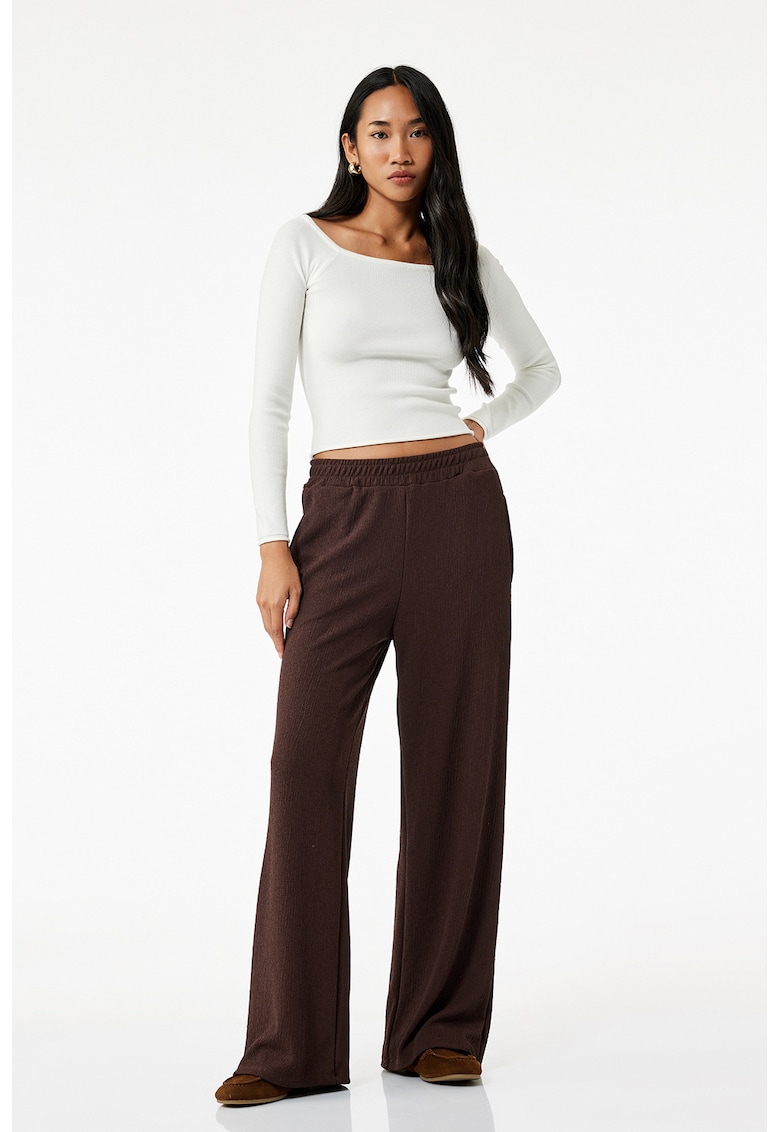 Pantaloni cu talie inalta si croiala ampla