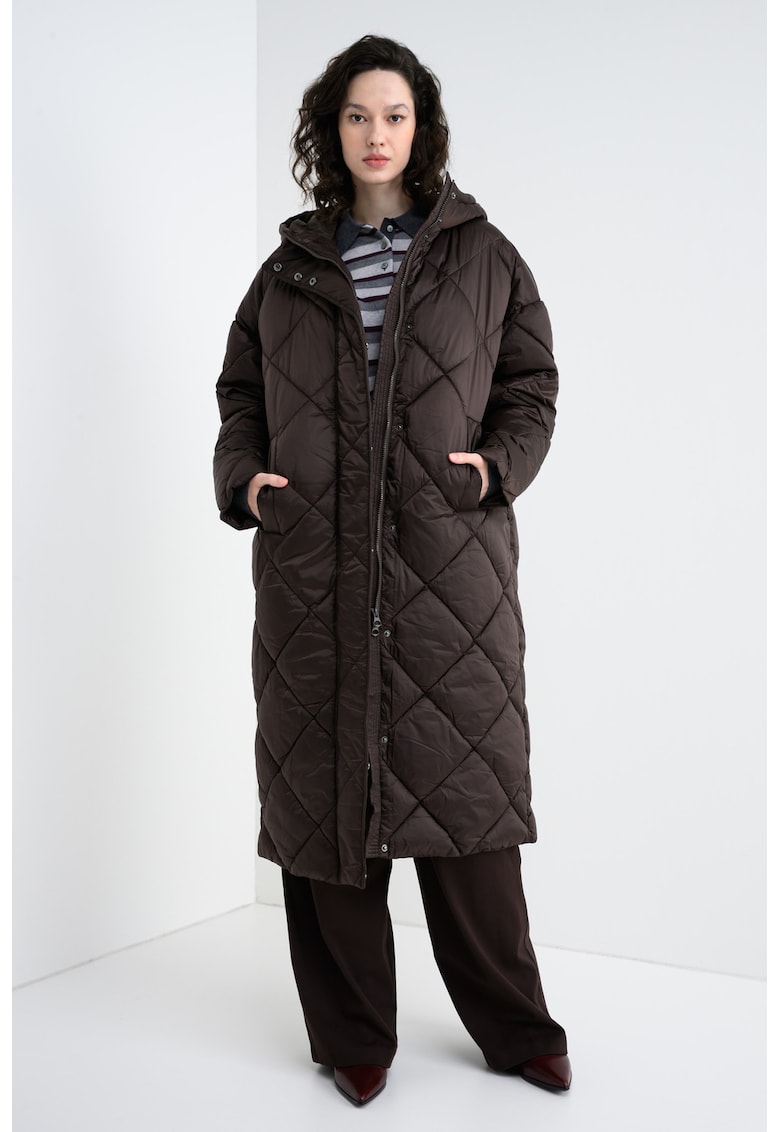 Geaca lunga matlasata cu gluga