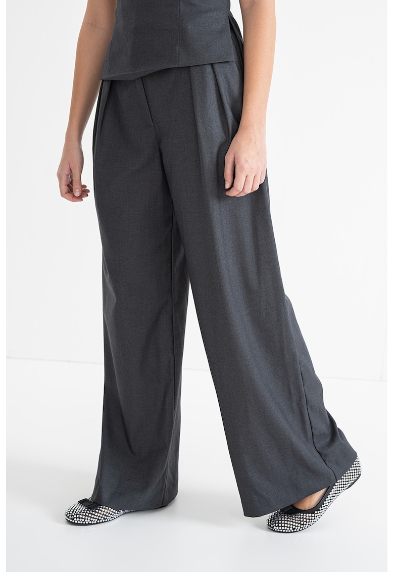 Pantaloni ampli cu pliuri frontale