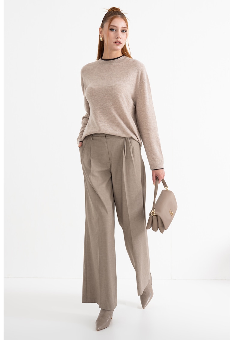 Pantaloni ampli eleganti cu pliuri inversate