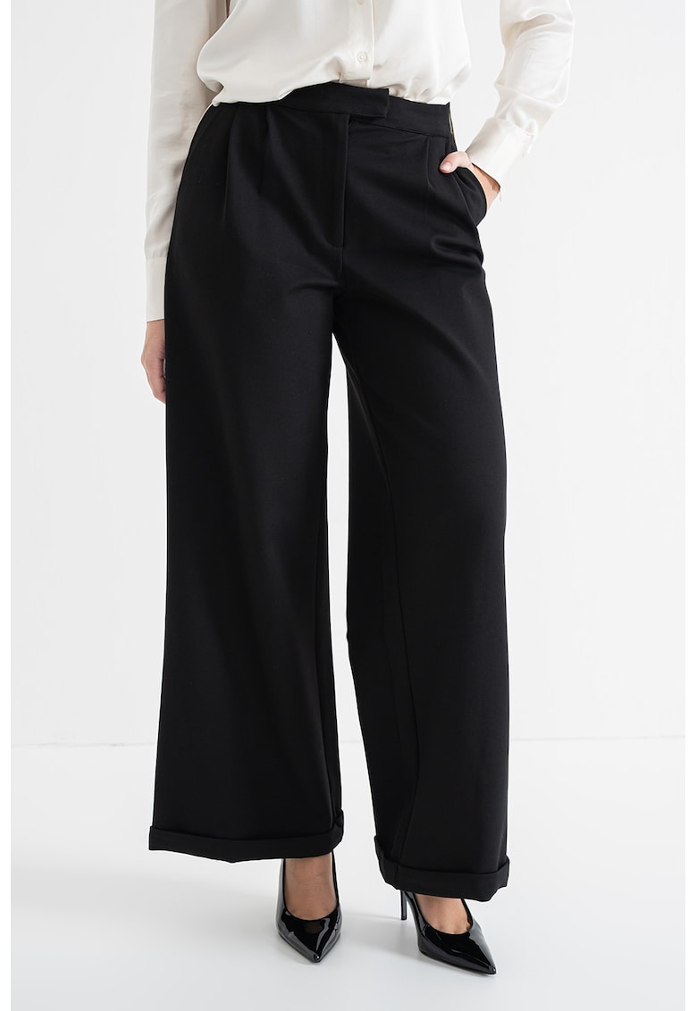 Pantaloni ampli cu buzunare