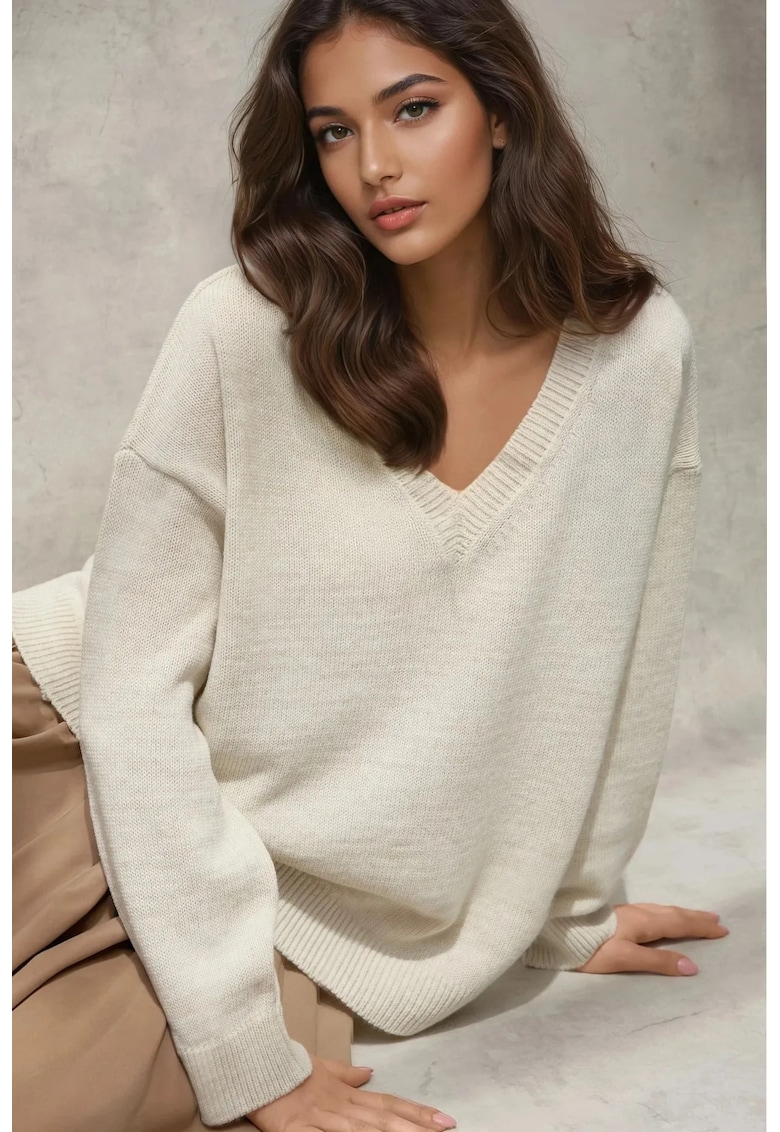Pulover dama - tricotat gros - decolteu in V - alb natural - tricot