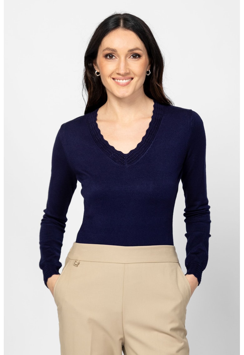 Pulover slim fit tricotat fin cu decolteu in V