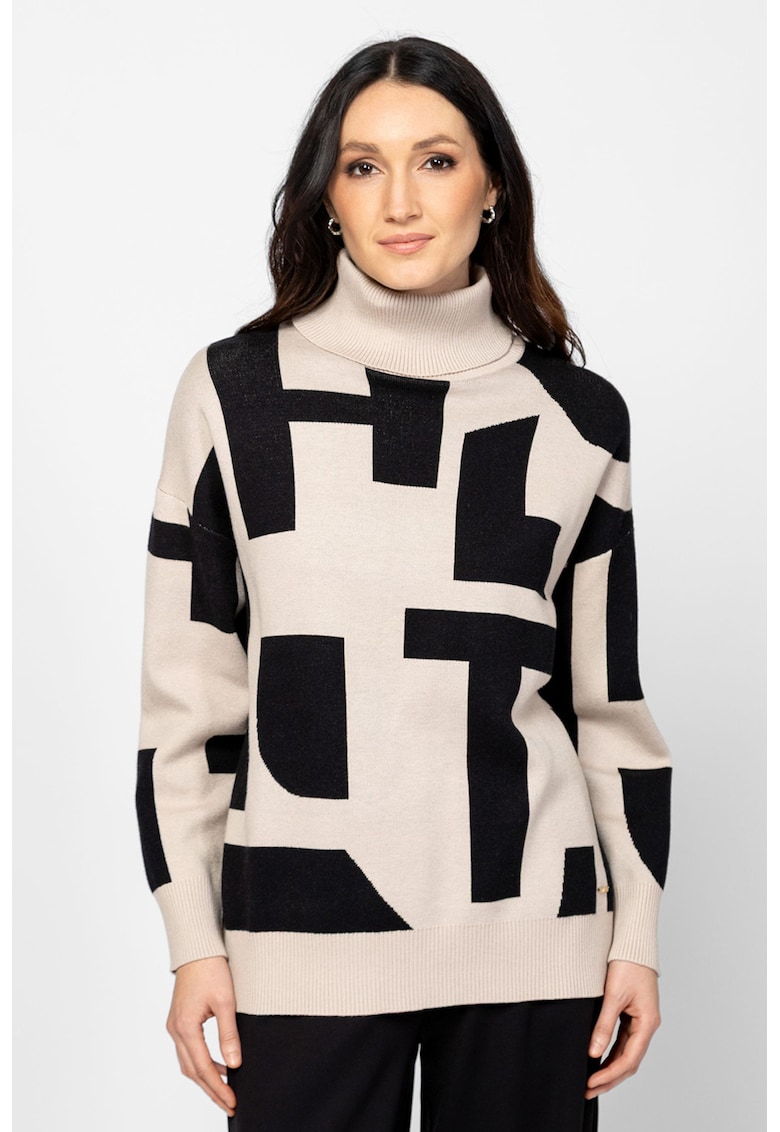 Pulover cu guler inalt si model