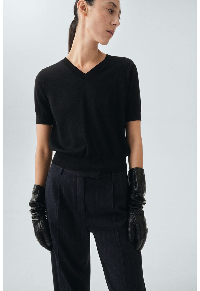 Pulover din lana cu decolteu in V