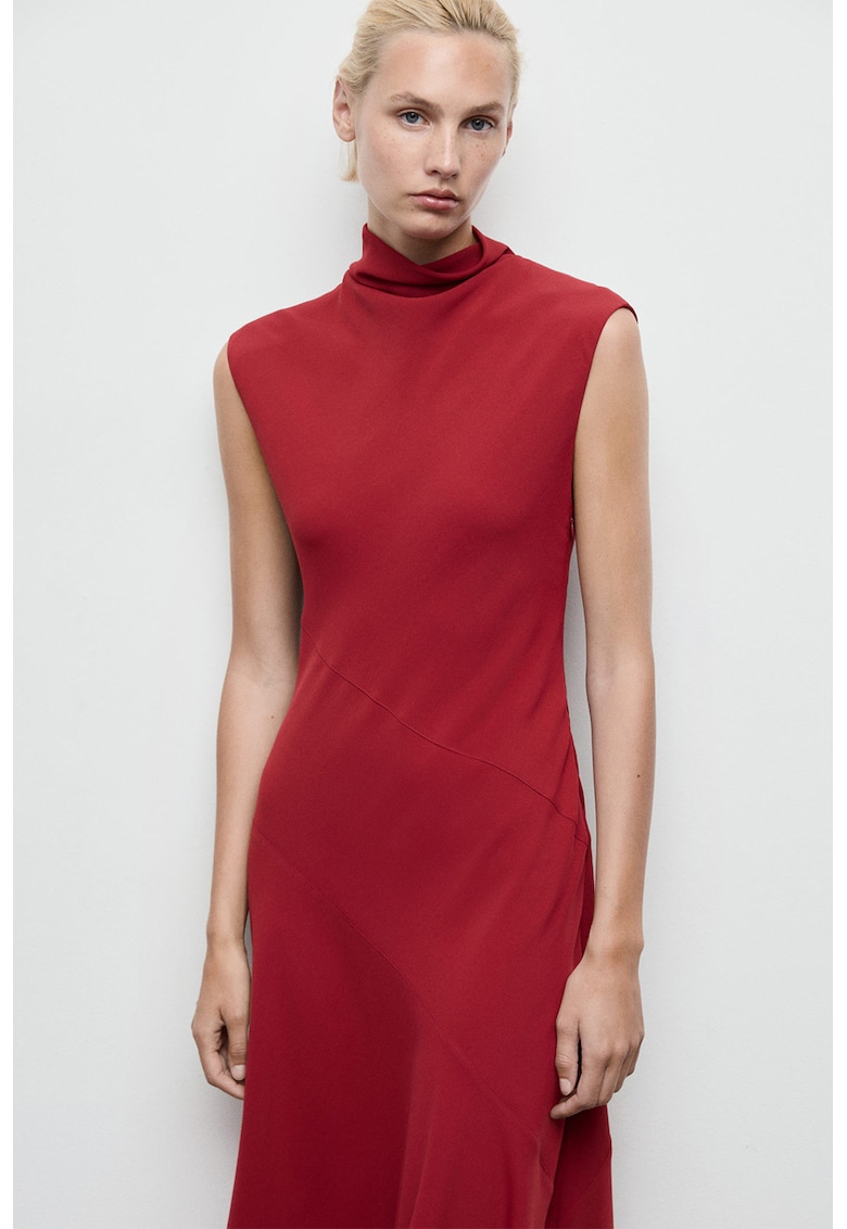 Rochie cu croiala pe bie si guler mediu